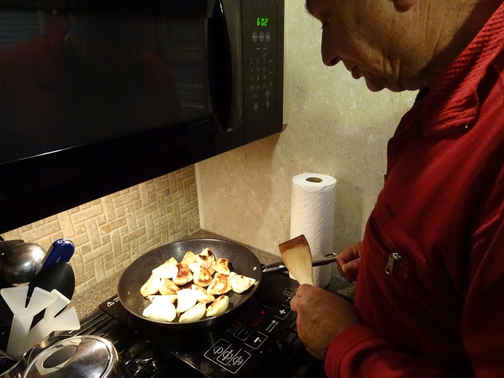 Ed using the Kuraidori Induction Cooktop
